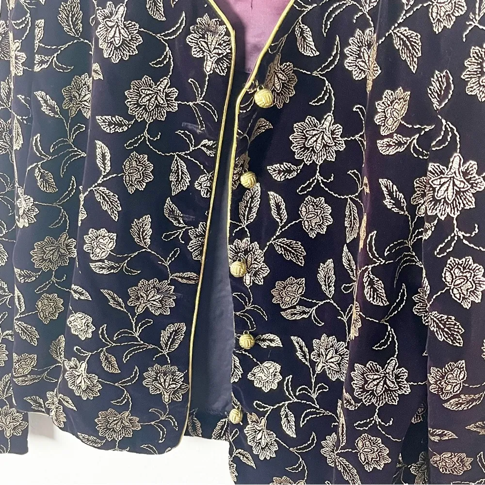 NORTON McNAUGHTON Burgundy Velour Gold Embroidery Accent Button Blazer, Size 8 - Image 10