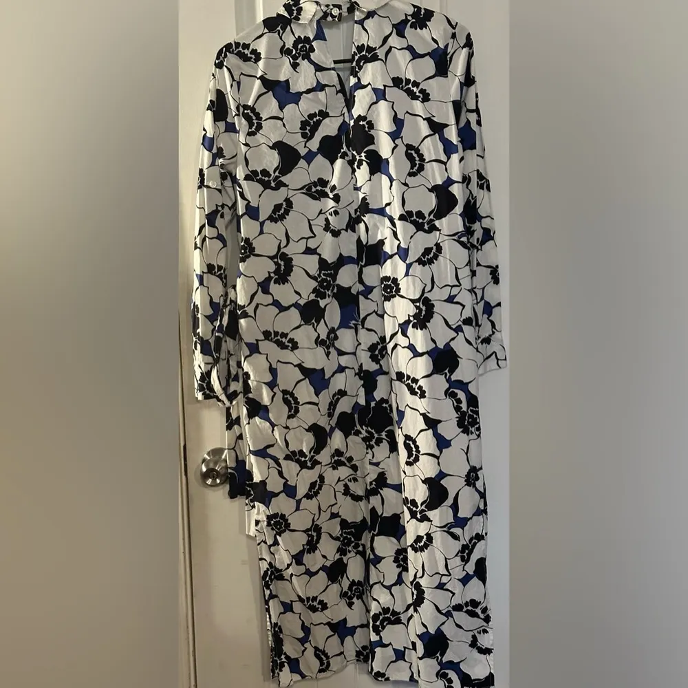 Who What  Wear button down dress Sz S
Excellent Used Condition.
100% Cotton - Image 2