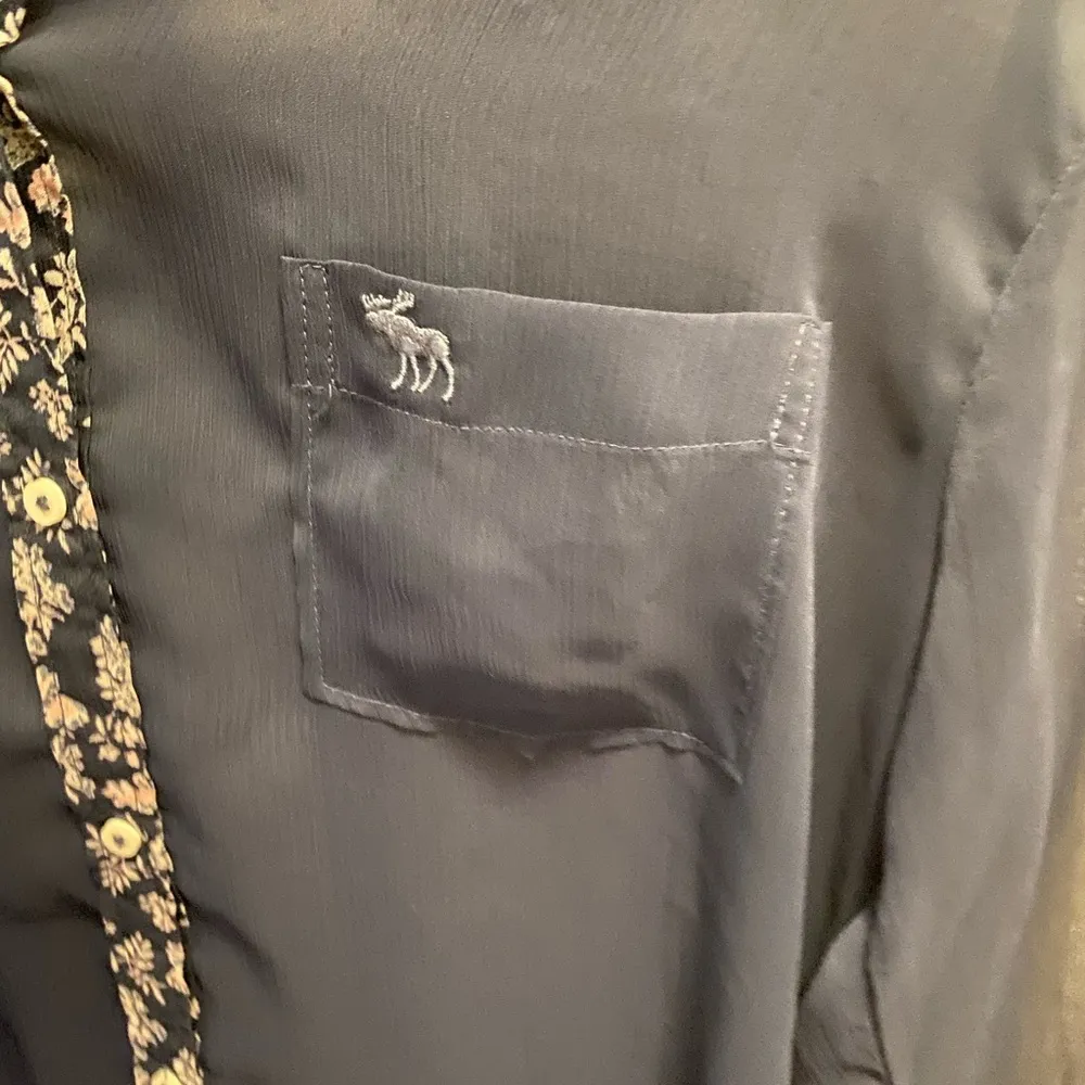 Abercrombie and Fitch Navy Blue Sheer Button Down With Floral Detailing. - Image 5