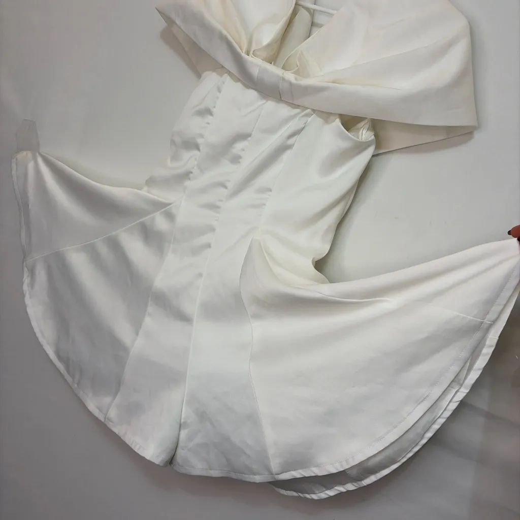 PrettyLittleThing White Skort Dress Off Shoulder Structured Short US 6(E12) - Image 3