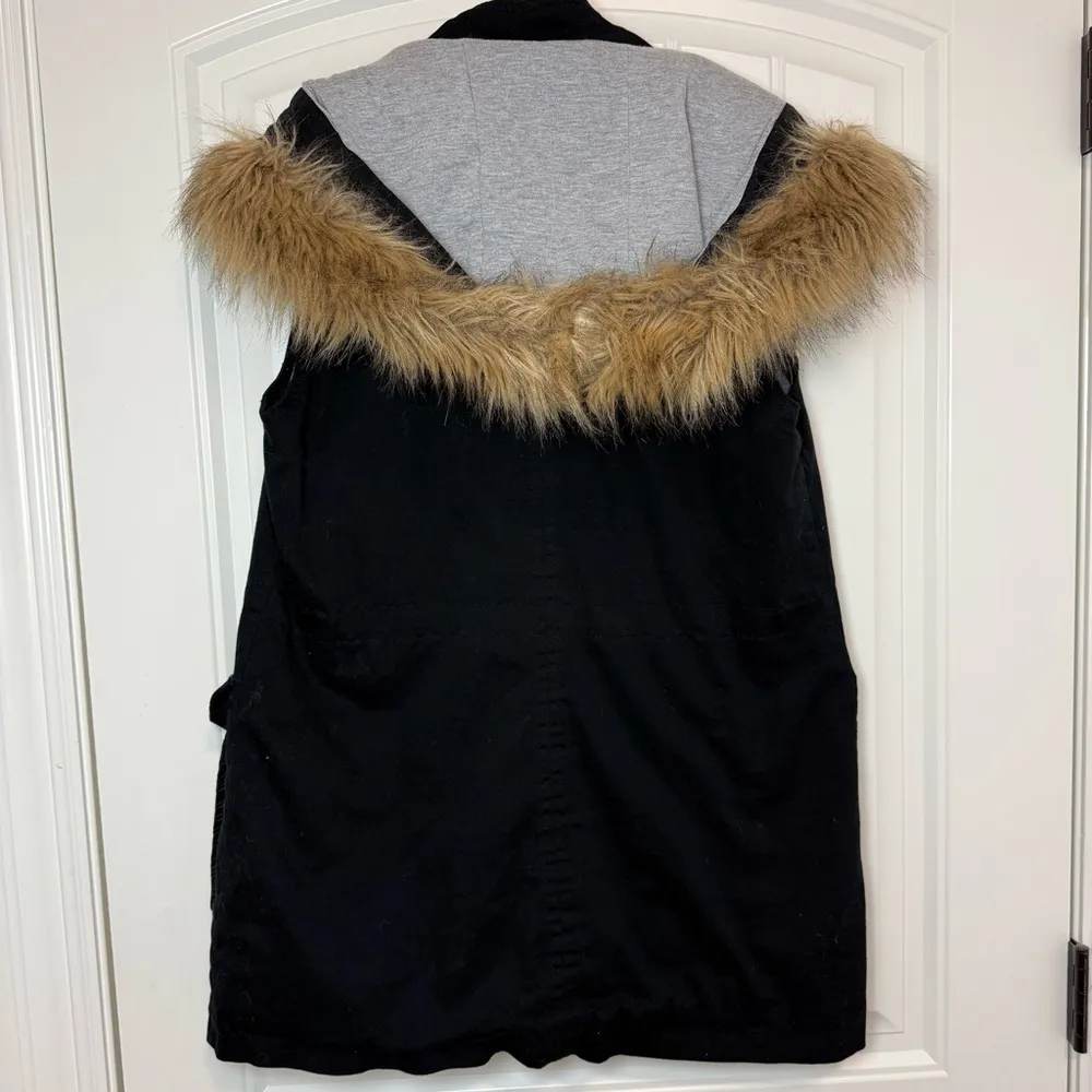 Black Jacket Vest with Fur Trim Size M - Image 3
