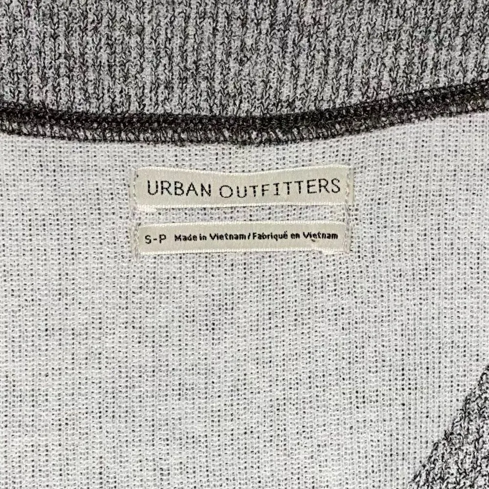 Urban Outfitters Small Clearwater Ribbed Boxy Cropped Grey Henley Top EUC - Image 6