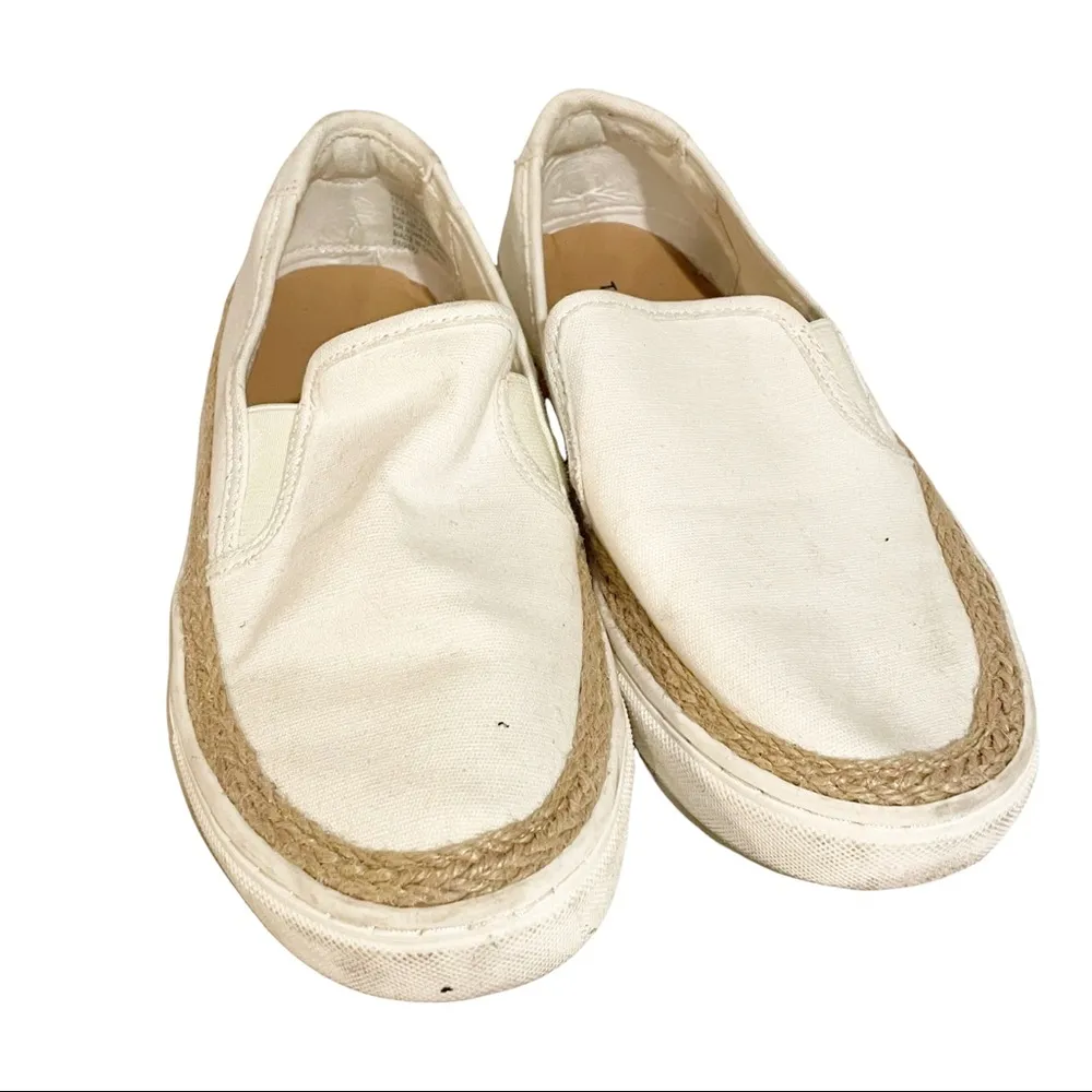 Torrid 6 Wide WW White Canvas Rope Trim Slip on Low Top Sneakers - Image 2