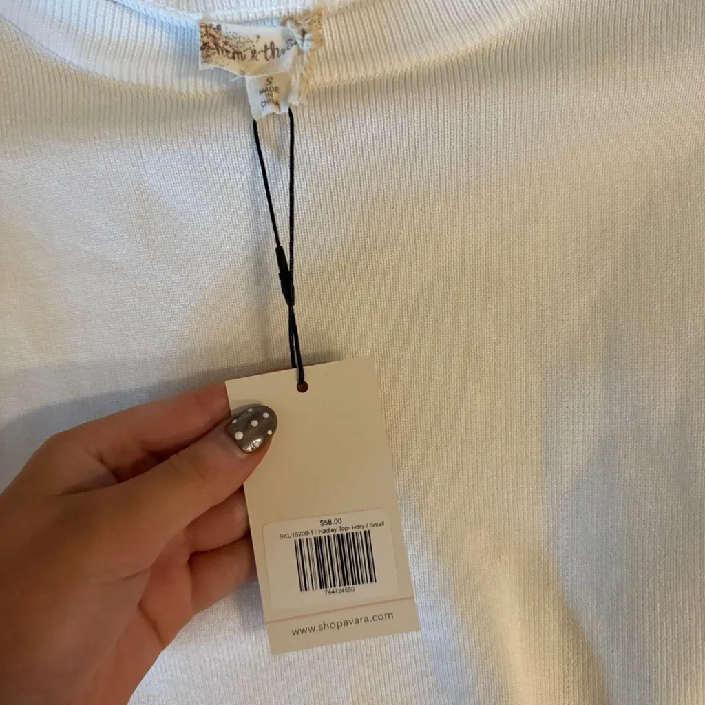 NWT Avara White Embroidered Top - Image 4