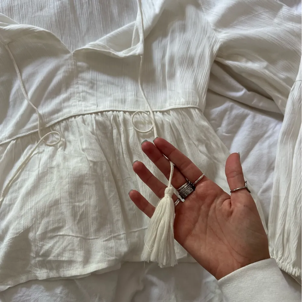 ISA&ELLA tassel top Size M - Image 3