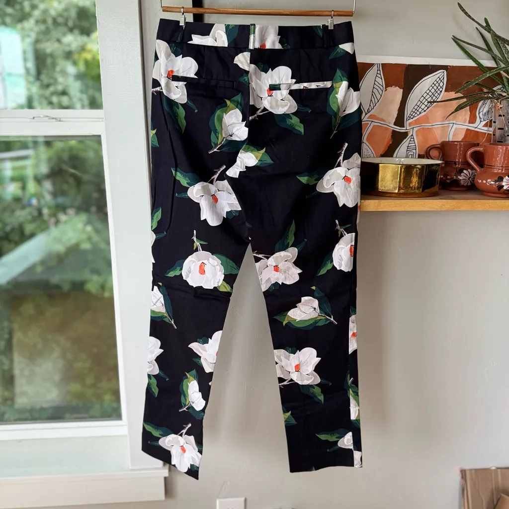Banana Republic Navy Blue White Floral Magnolia Print Dress Pants Size 4 NWOT - Image 2
