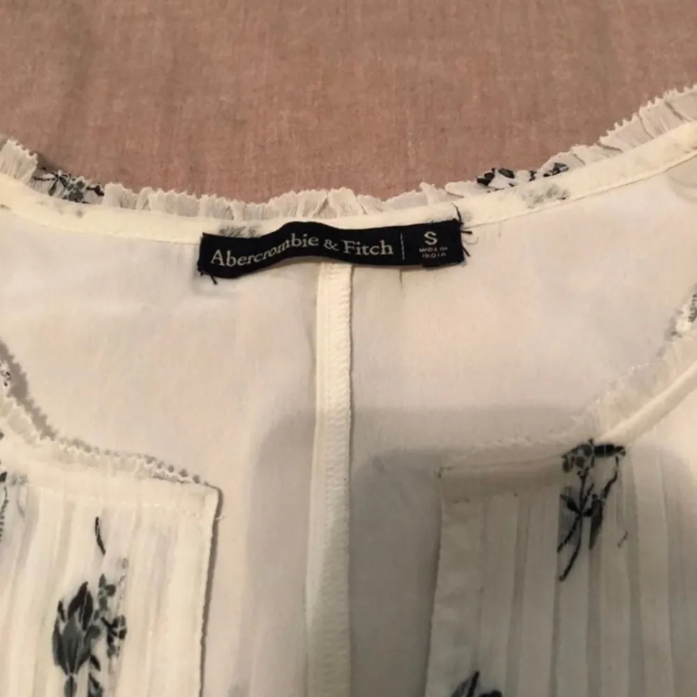 Abercrombie and Fitch Ruffle Shell blouse tank top - Image 5