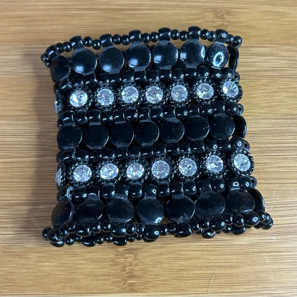 Elegant Black and Silver Bracelet - Image 2