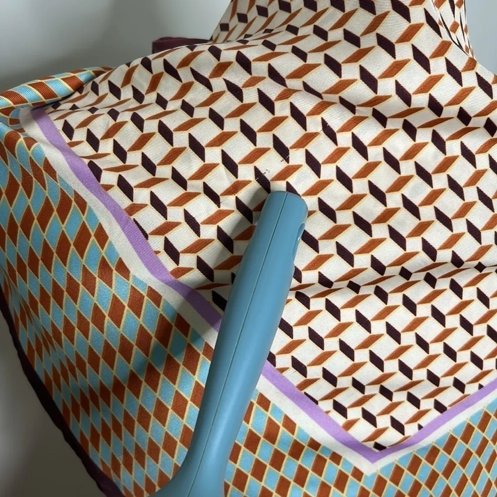 ZARA  • printed satin effect medium size square scarf - Image 10