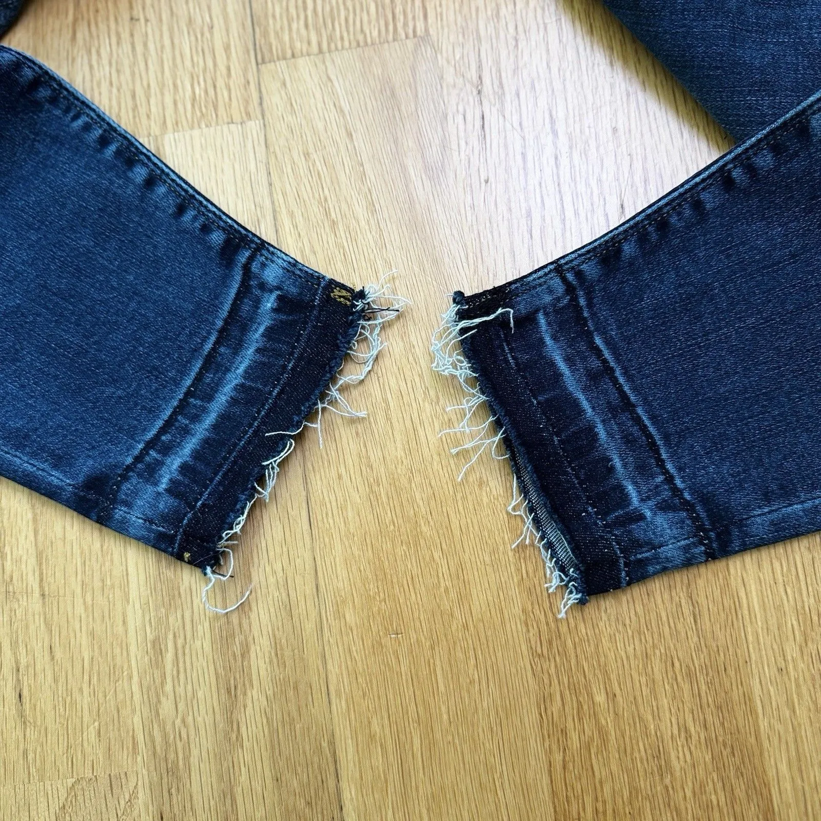 Spanx Women’s Distressed Denim Legging Raw Hem Medium Wash Blue Size S NWT - Image 4