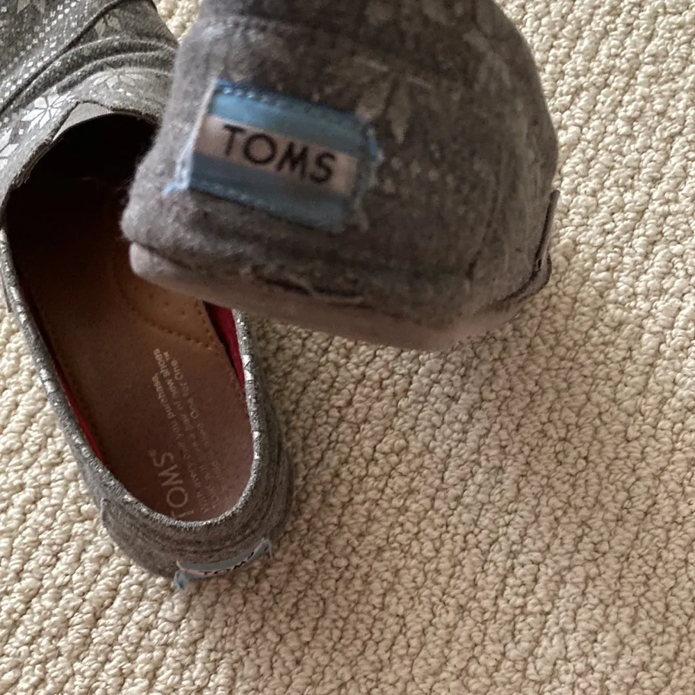 TOMS Alpargata Classics Women 8 Holiday Slip On Shoes Flats Silver Snowflake EUC - Image 5