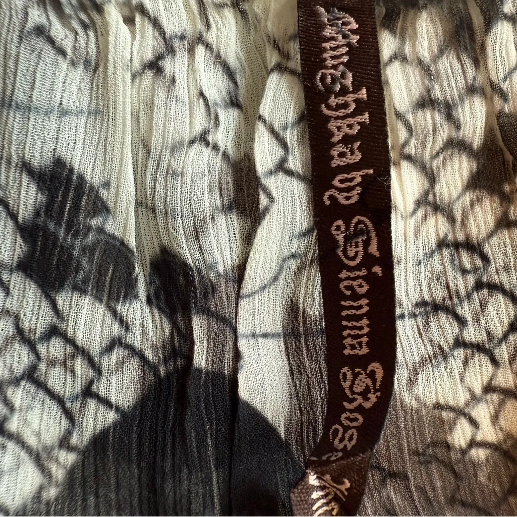 💚Chic Black and Neutral Tones Patterned SheerTank Top With Shark - Image 2