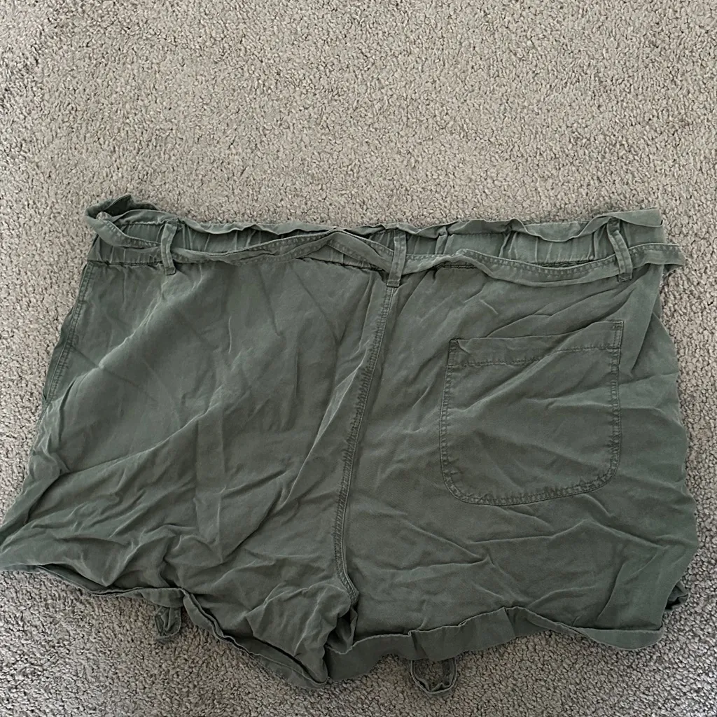 Aerie Sage Green Casual Shorts - Image 3