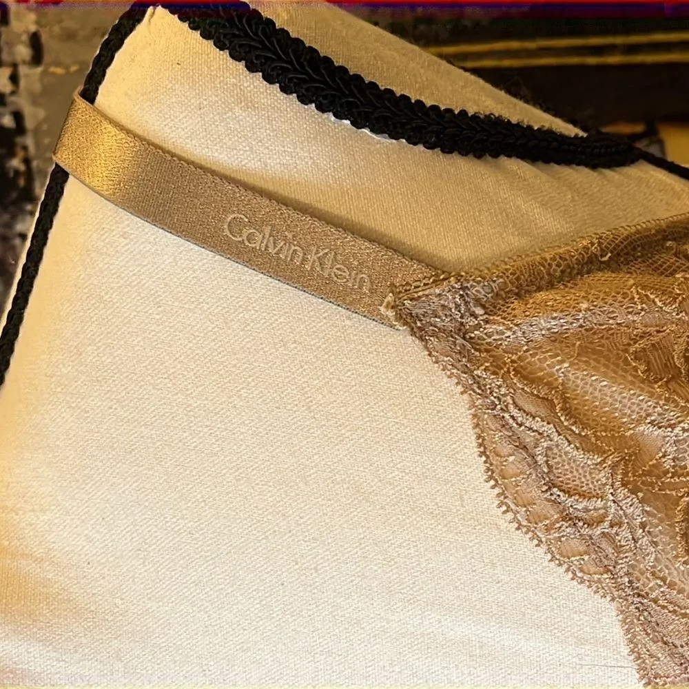 Calvin Klein lace underwire nude bra - Image 2