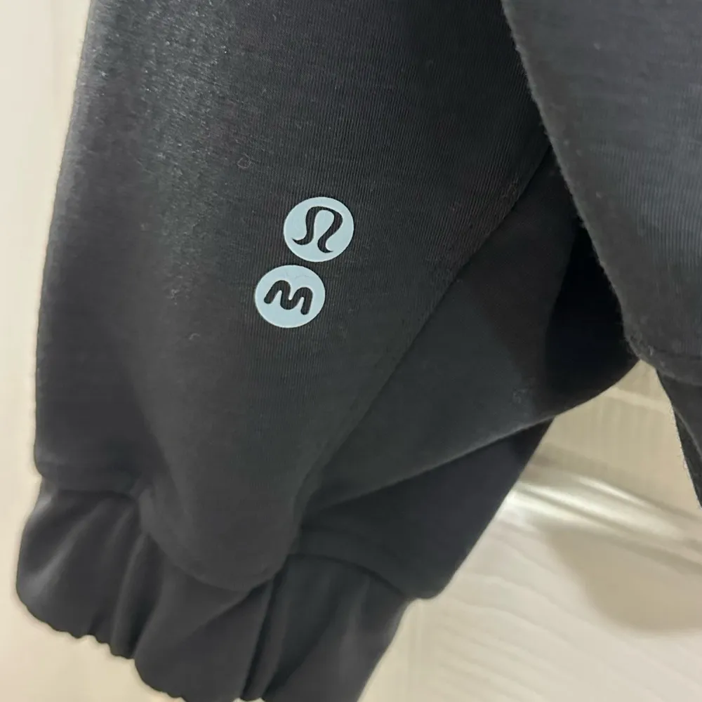 MadHappy x  Relaxed Crop Hoodie - Image 3