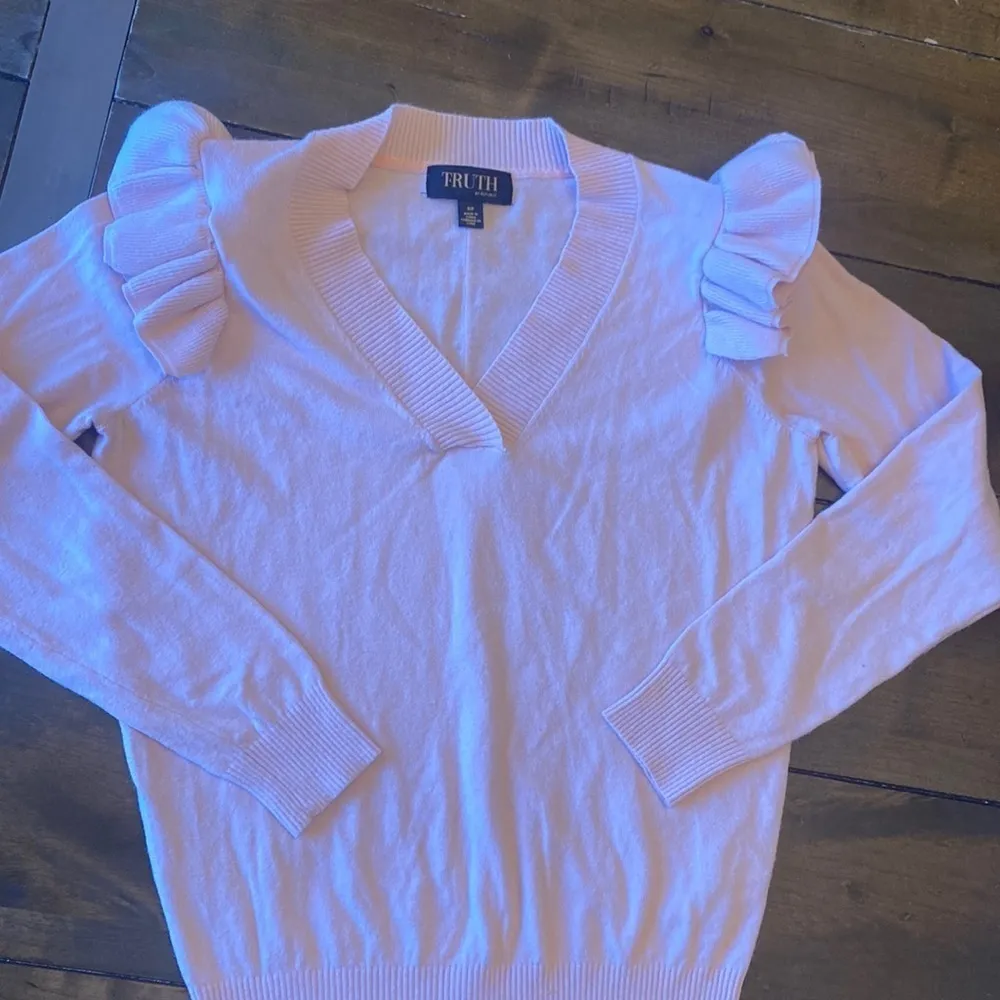 Truth by Republic pink ruffle shoulder v neck knit sweater small pink powder - Image 3