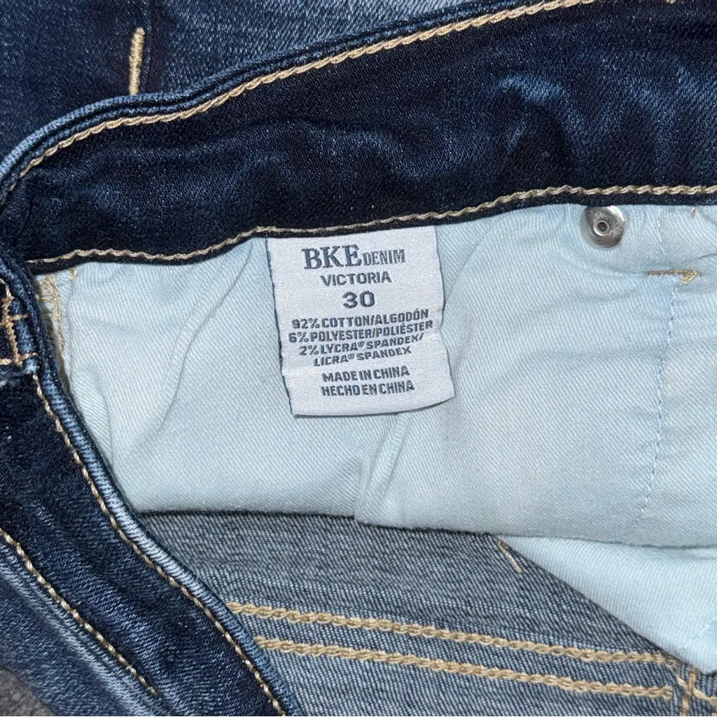 Buckle BKE Victoria Stretch Jean Shorts Dark Wash Distressed Denim Women’s Sz 30 - Image 7