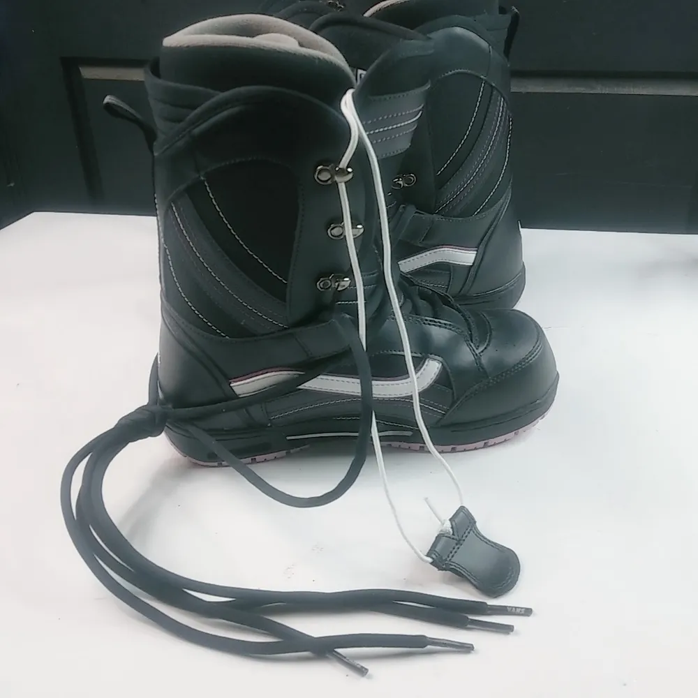 VANS Mantra 10 Purple Black Snow Sports Boots - Image 16