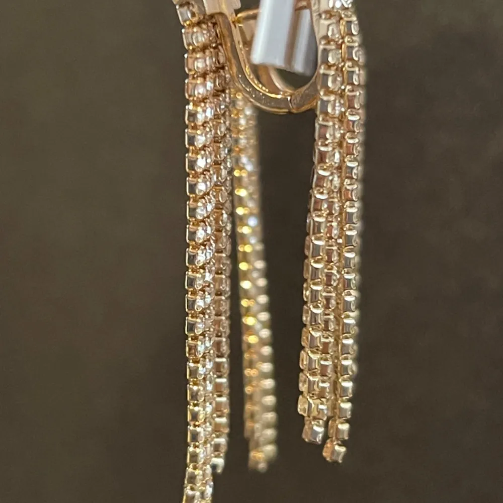 NWT BaubleBar Cupchain Huggie Fringe Drop Earrings, Goldstone/Cubic Zirconia - Image 6