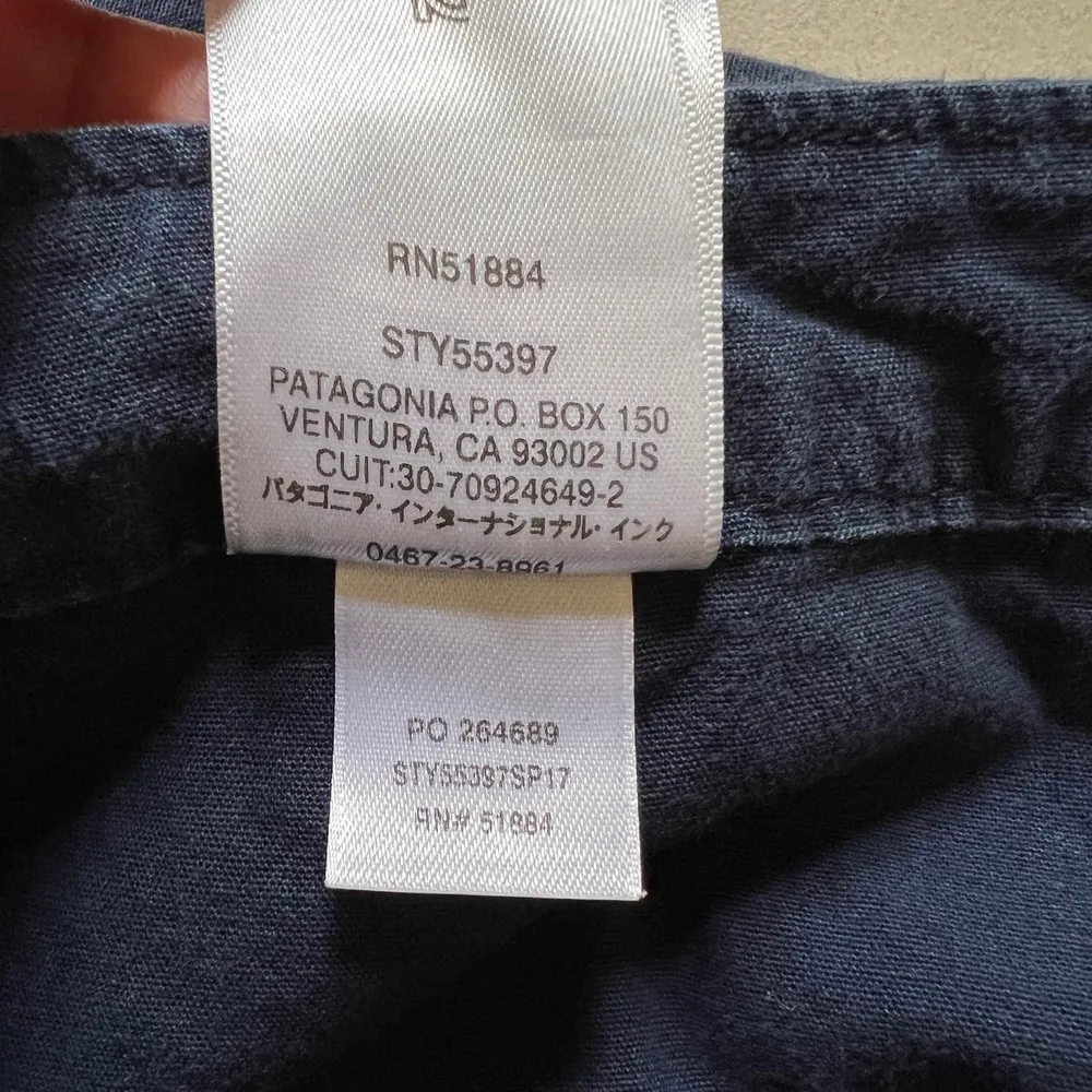 Patagonia Women's Cropped Navy Blue Organic Cotton Pants Size 12 - Image 9