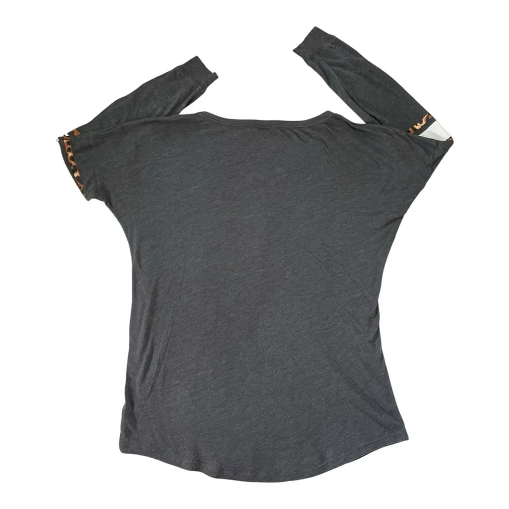 Victoria's Secret Pink Gray Leopard Graphic Henley Shirt XS‎ Edgy Comfycore - Image 2