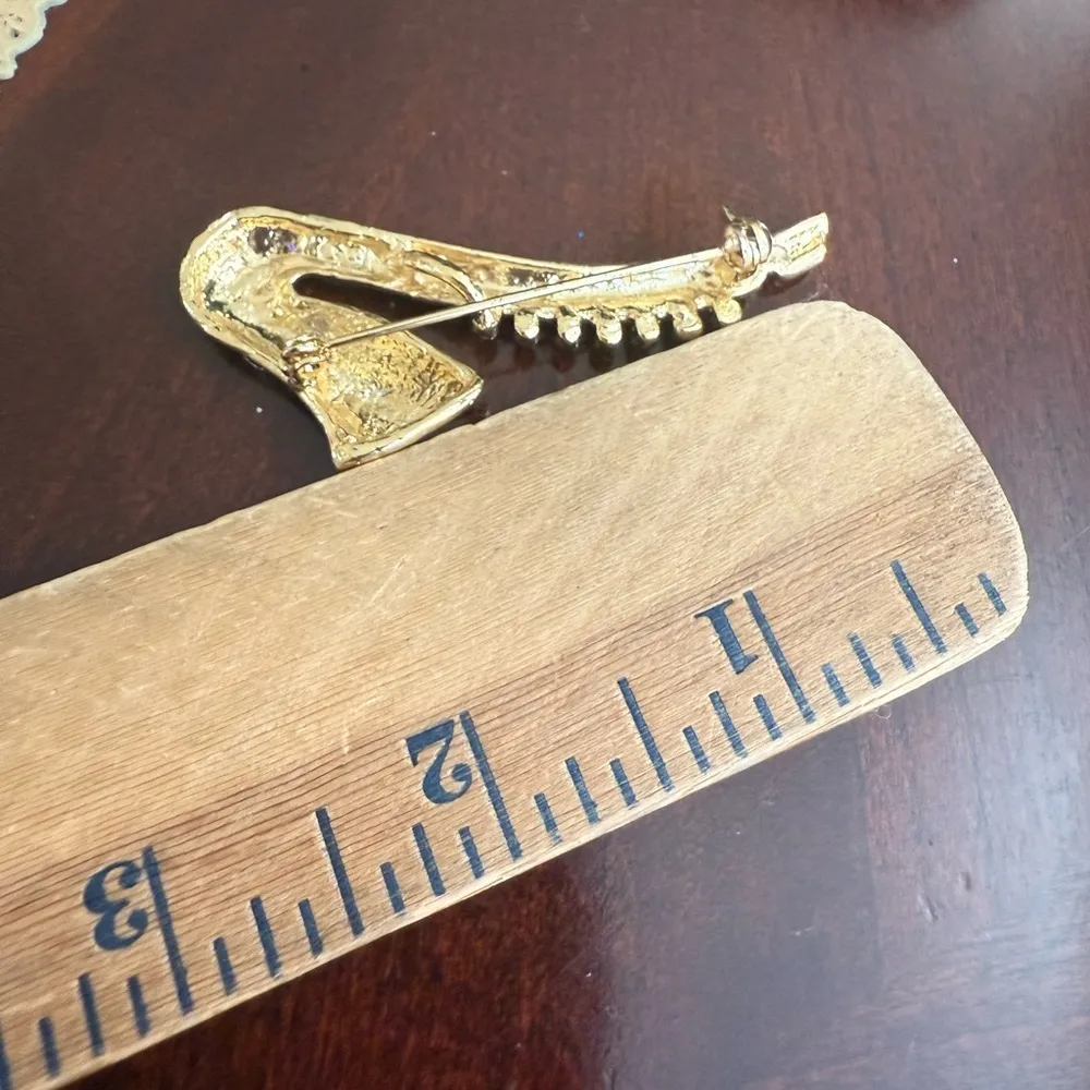 Vintage USA Saxophone Brooch Red - Image 3