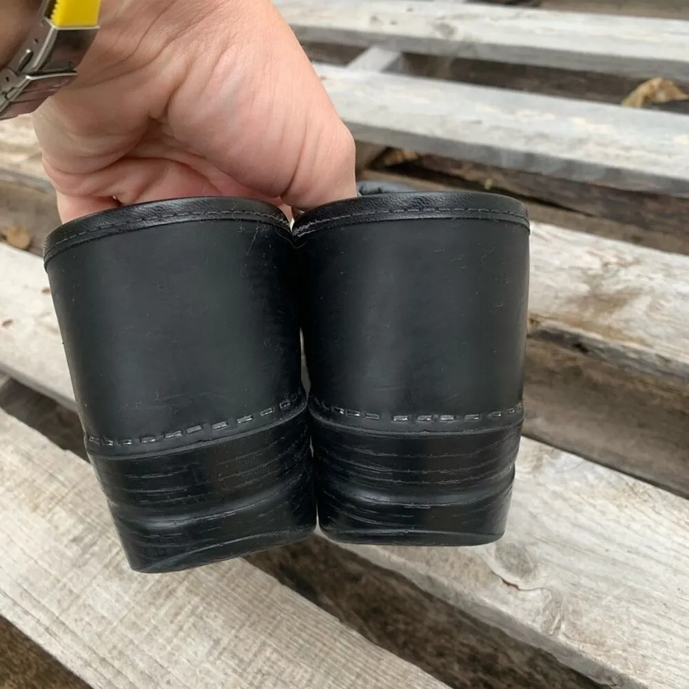 Dansko sz 40 matte black leather clog professional - Image 5