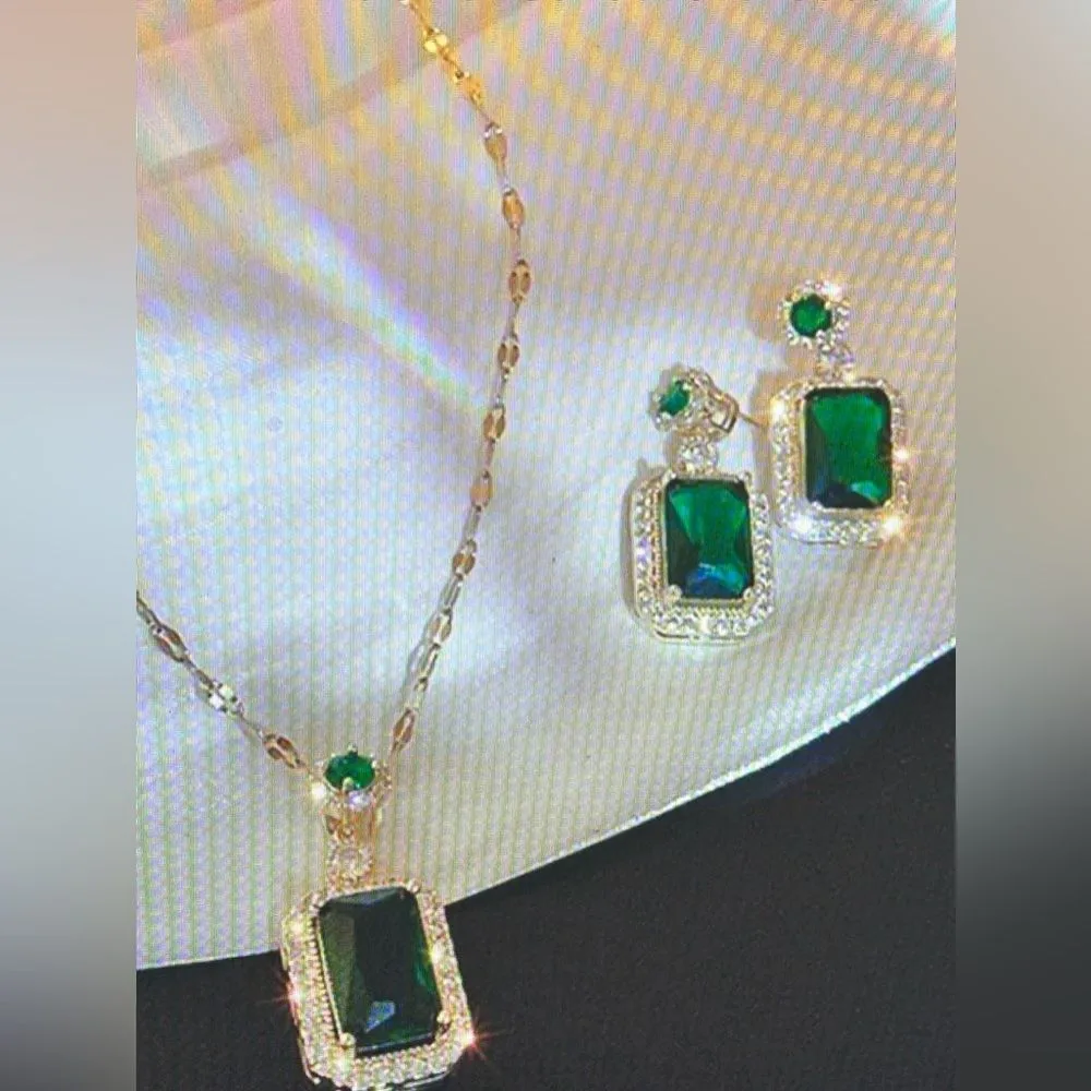 Faux Emerald Necklace Pendant & Earring Set Pierced Ears Gold - Image 3
