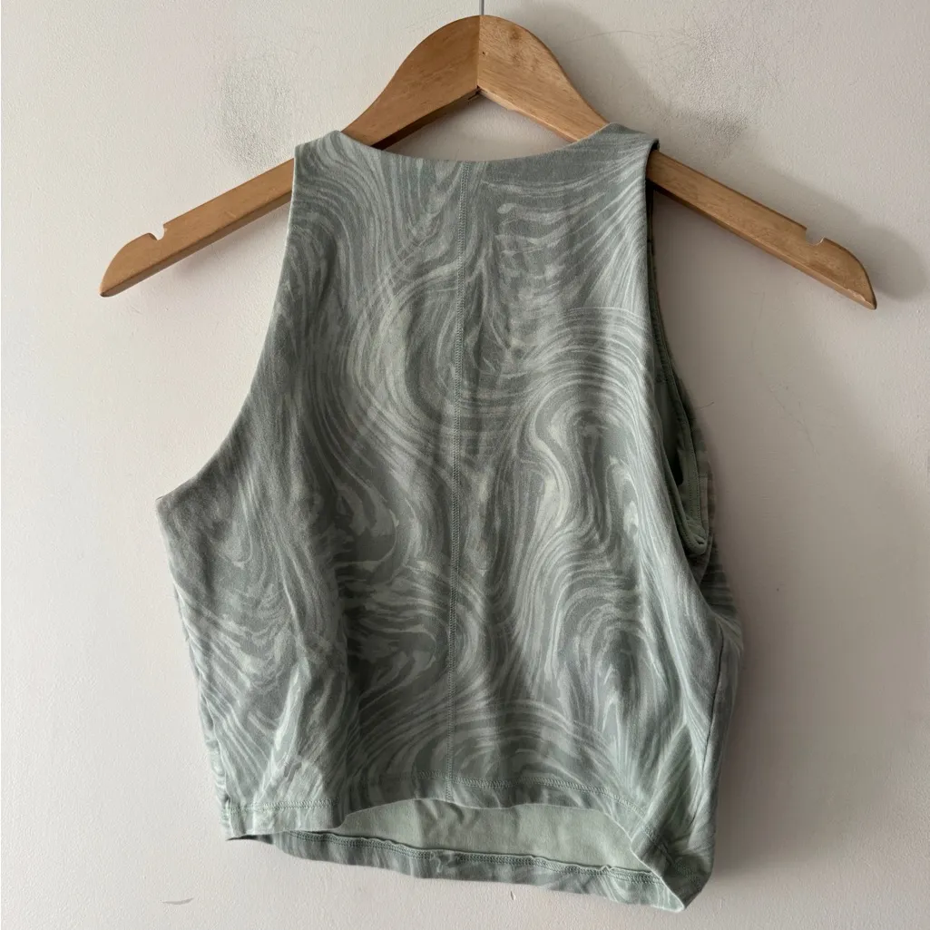 Old Navy Light Support PowerChill Longline Sports Bra Tank Green Swirl Top - Image 6