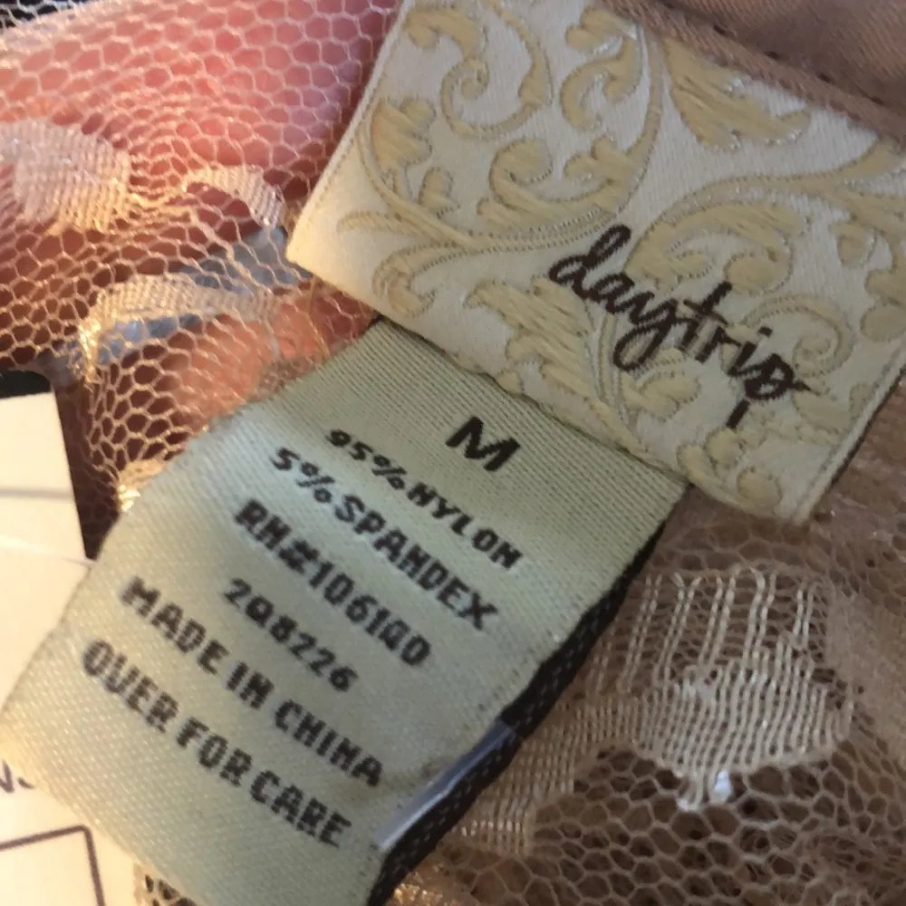 The Buckle Daytrip Floral Sheer Lace Tank M Champagne Hem Cinch Tied Beaded - Image 8