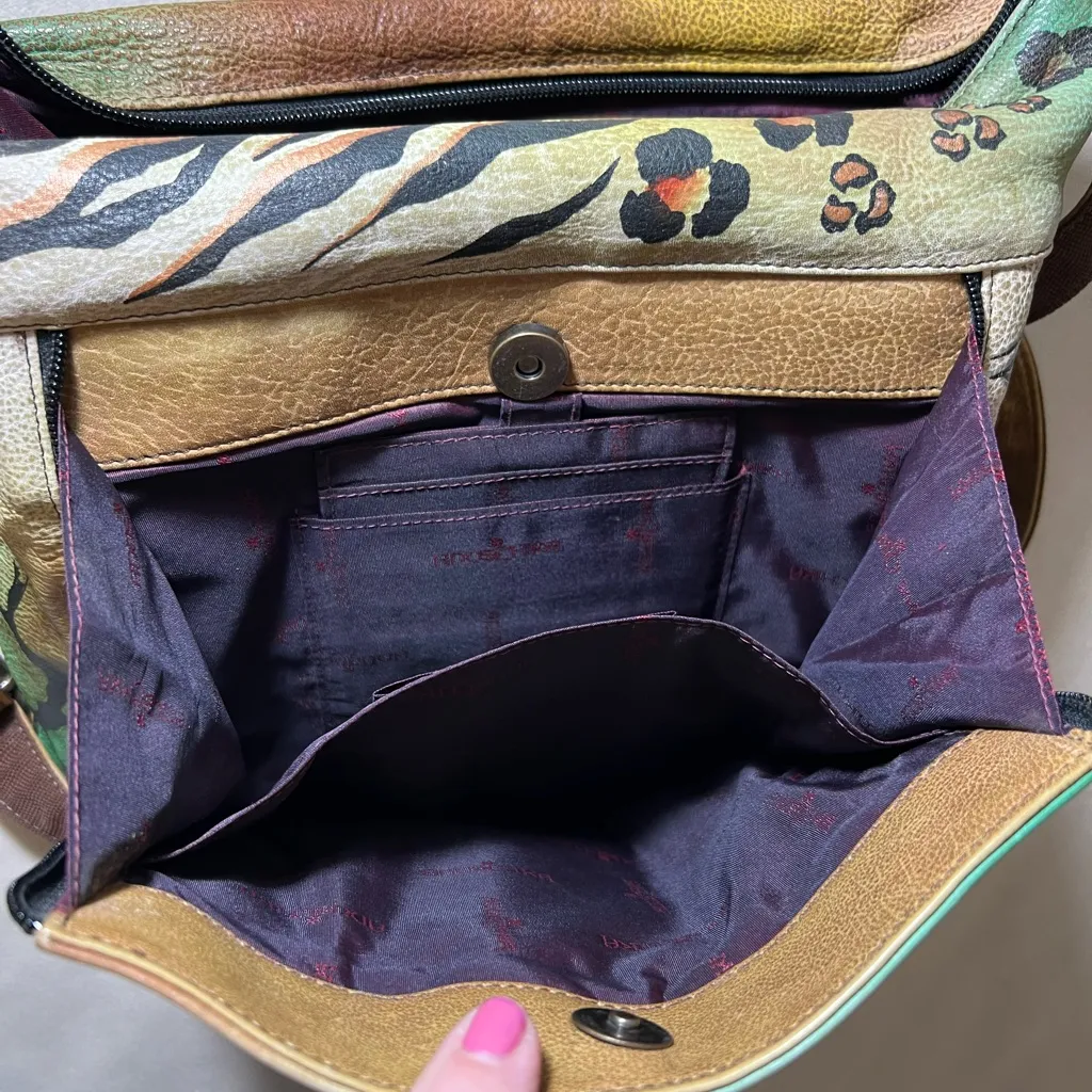 🌸 Anuschka Hand-Painted Leather Crossbody – Butterflies & Nature Print + wallet - Image 3