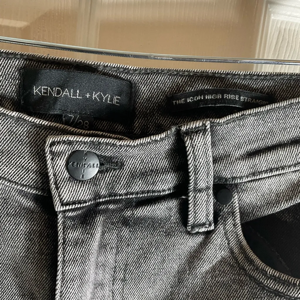 Kendall & Kylie The Iconic High Rise Straight Jeans Size 7/28 - Image 4