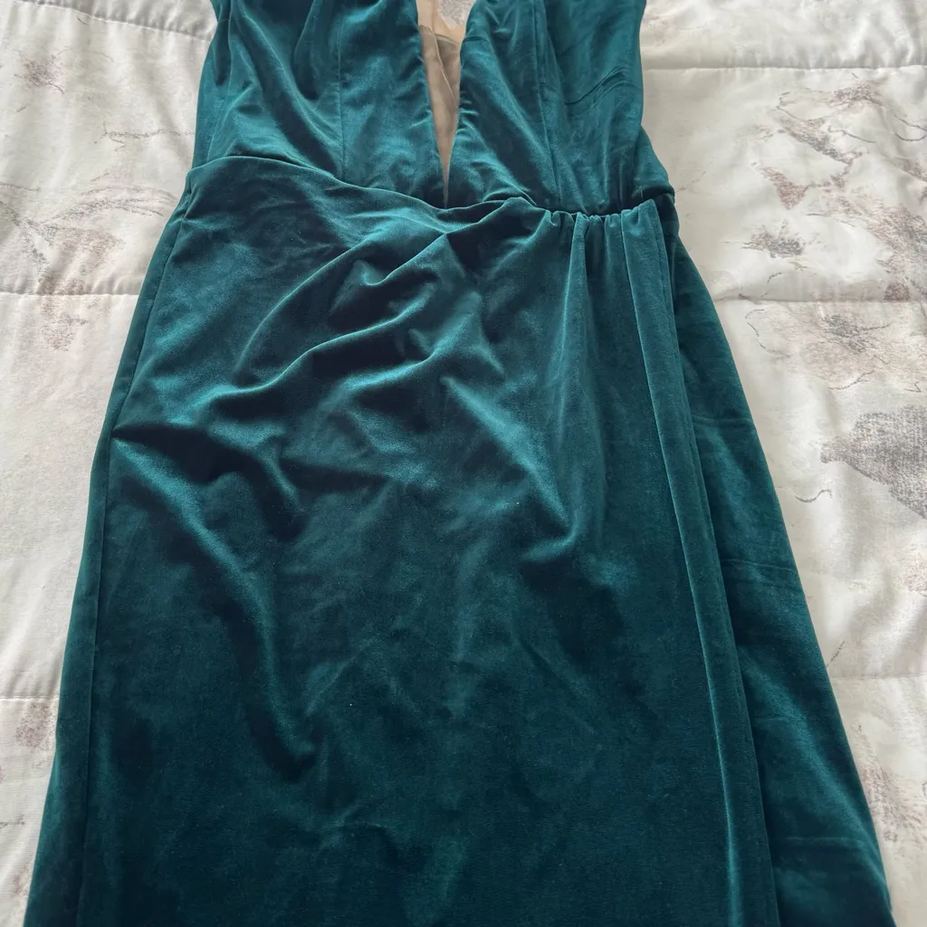 Michael Costello x Revolve dark green Asymmetrical Velvet maxi Dress, size S - Image 11