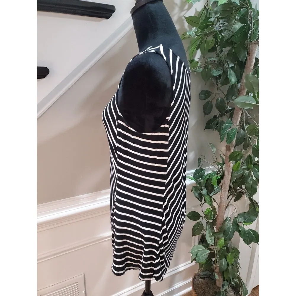 Soma Women's Black & White Rayon Round Neck Sleeveless Top Blouse Size Medium - Image 5