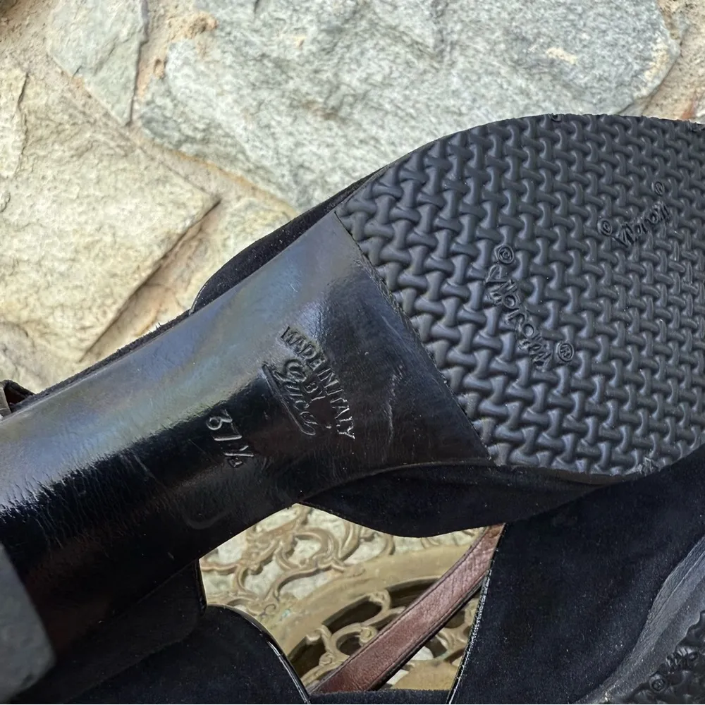 Gucci Vintage Black Suede Elegant Heels - Image 9