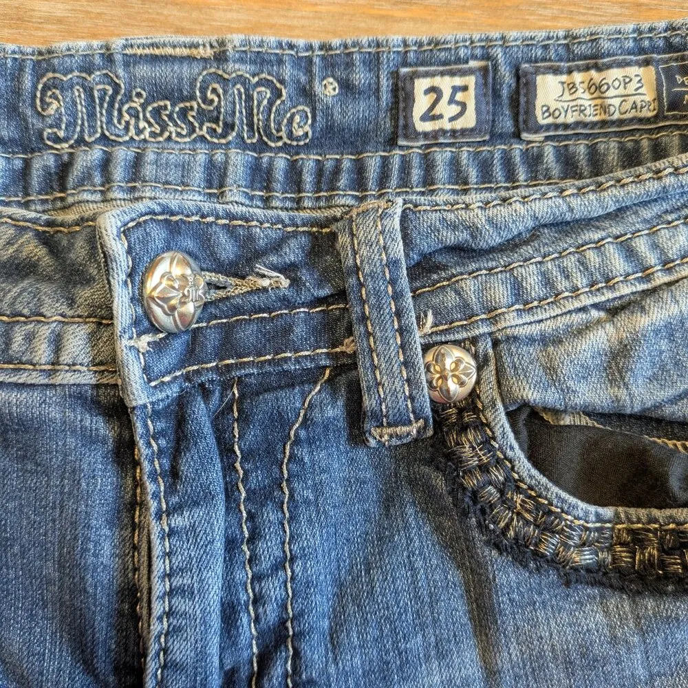 Miss Me Boyfriend Capri Jeans Women's size 25 Rhinestone Flap Pockets #J85660P3 - Image 6