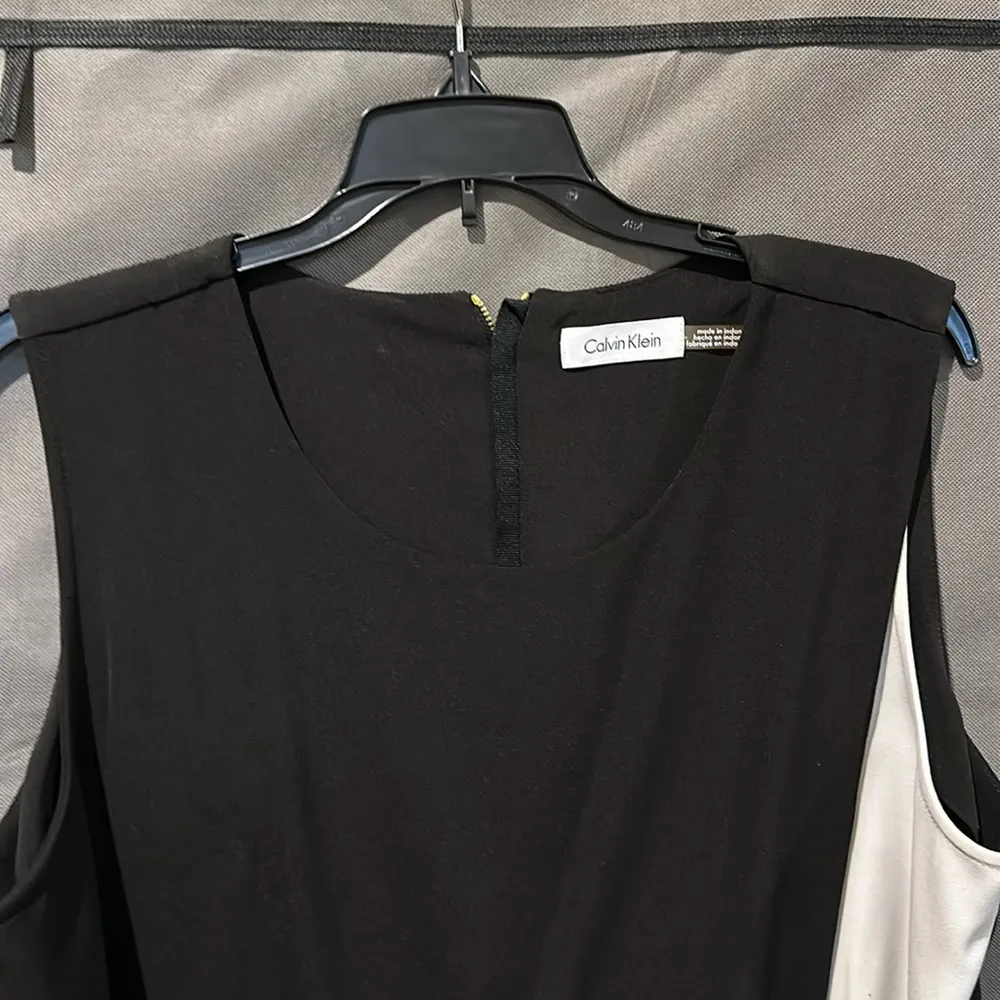 Calvin Klein Sleeveless shirt - Image 2