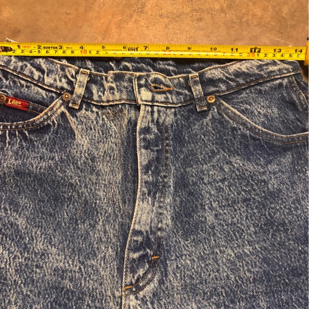 Vintage 90’s Lee  high waisted acid wash mom cut off jean shorts sz junior 14 - Image 7