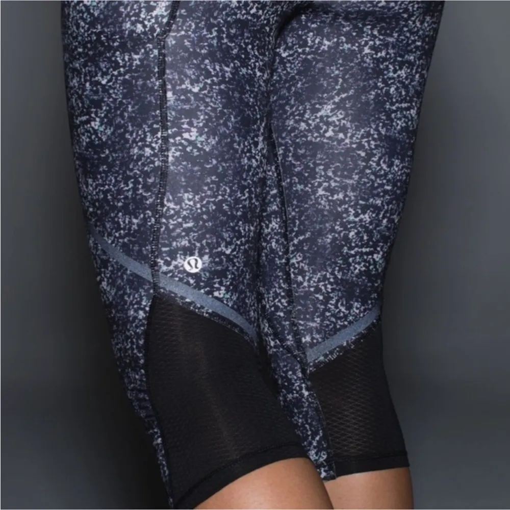 Lululemon Hop To It Crop *Full-On Luxtreme Rocky Road Sand Dune Ground / Black - Image 9