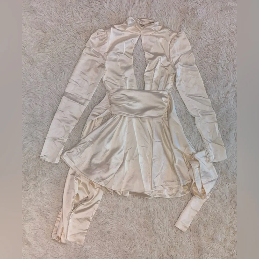 NWOT HOUSE OF CB 'Aryana' Ivory Bow Long Sleeves Mini Dress sz XS TALL - Image 7