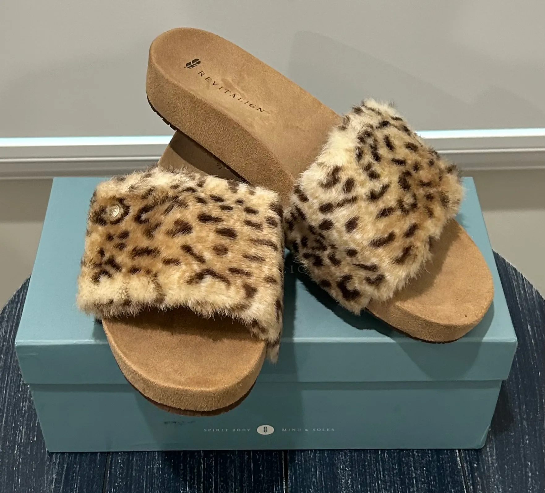 Revitalign Snow Leopard Slides Brown Size 8 - Image 2