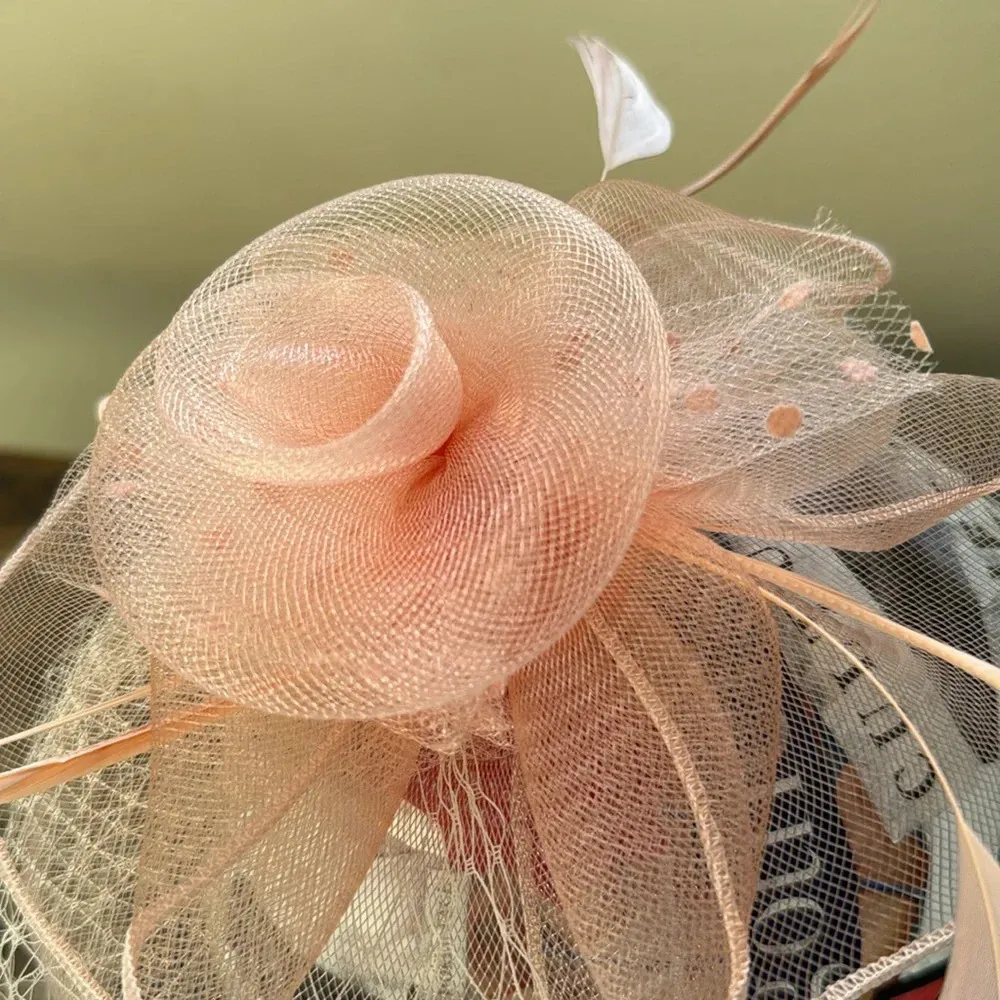 Vintage hat pink / peach color clip on - Image 9