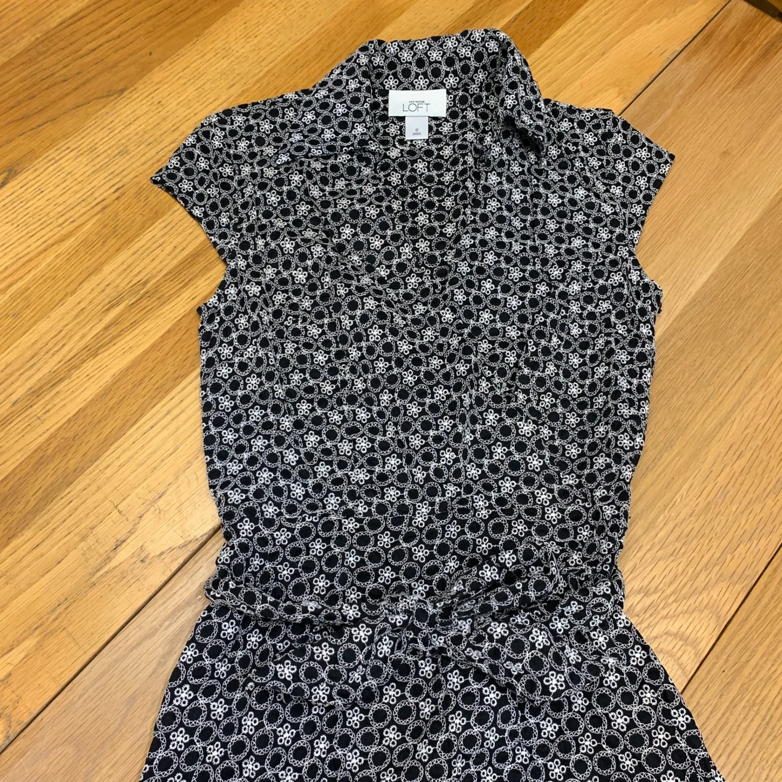 LOFT Women's Black White Geometric Print Cap Sleeve Belted Shirtdress Size 0 - Image 2