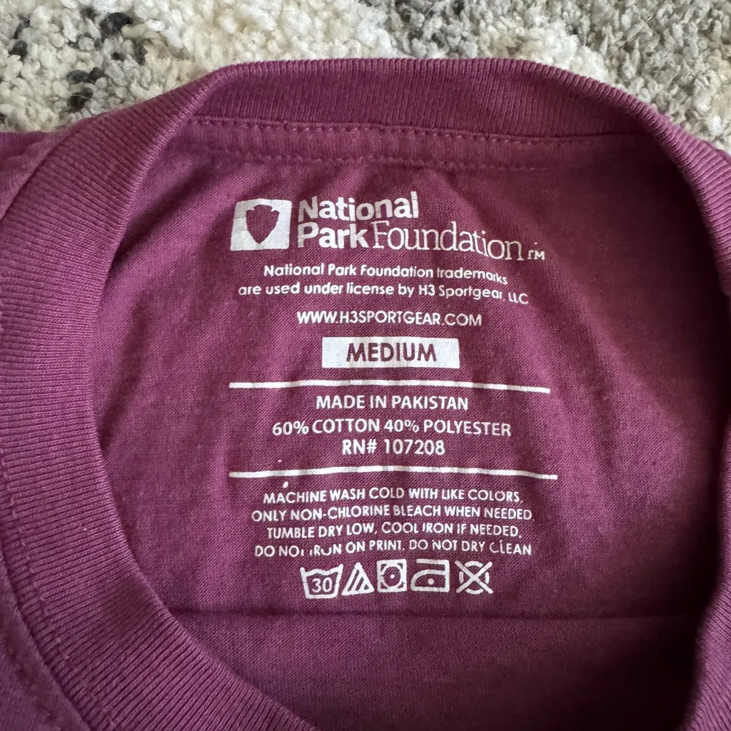 Yellow Stone National Park Maroon T shirt🫧 Purple Size M - Image 3