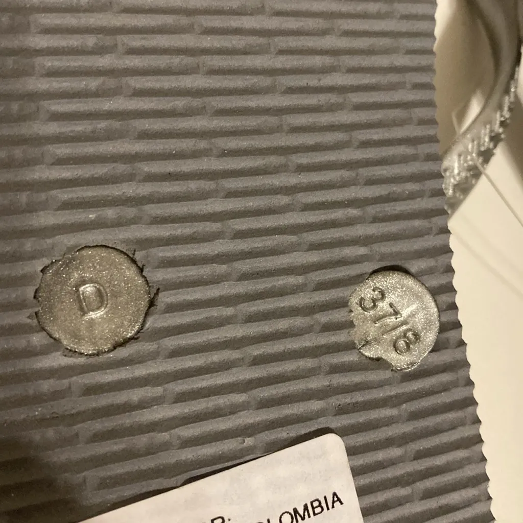 Havaianas Women's Slim Princesas Flip Flop
Size 7 or 8 New nwt sandals - Image 8