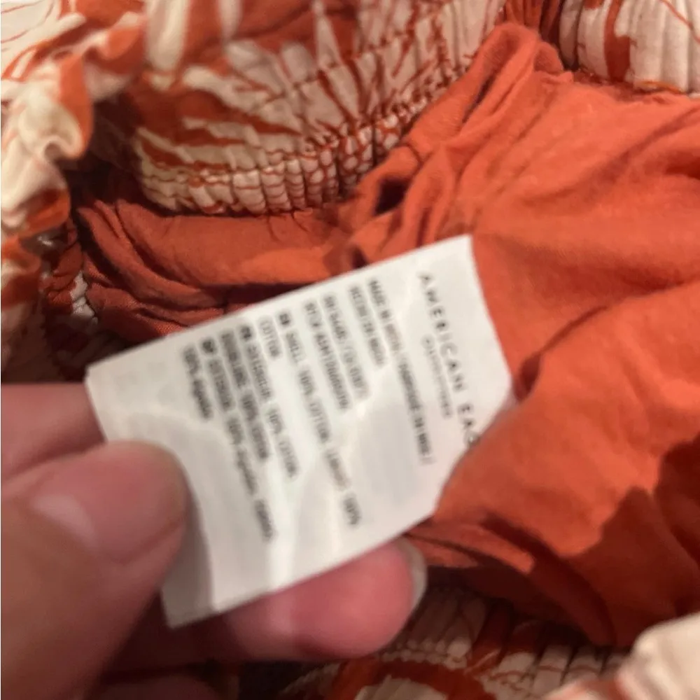 Floral Women's Shorts in Red and White skort small - Image 3