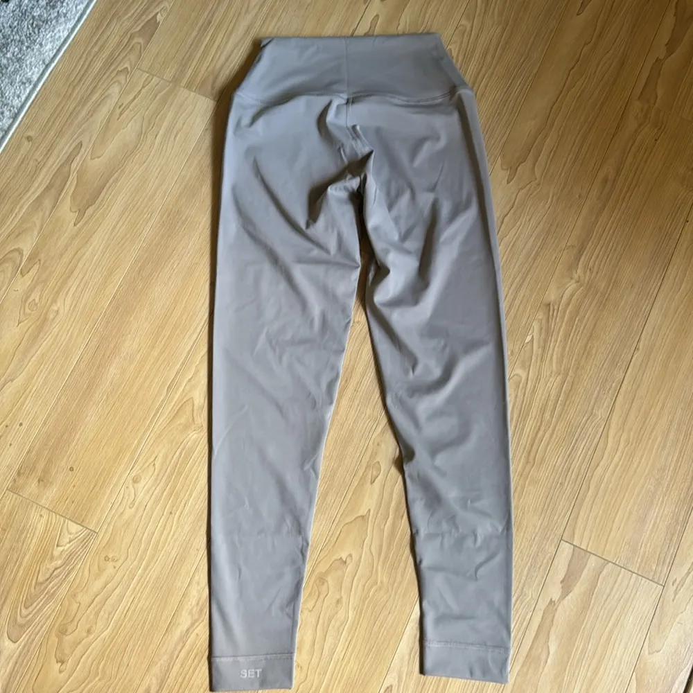 SET ACTIVE SPORTBODY LEGGING IN STONE - Image 4