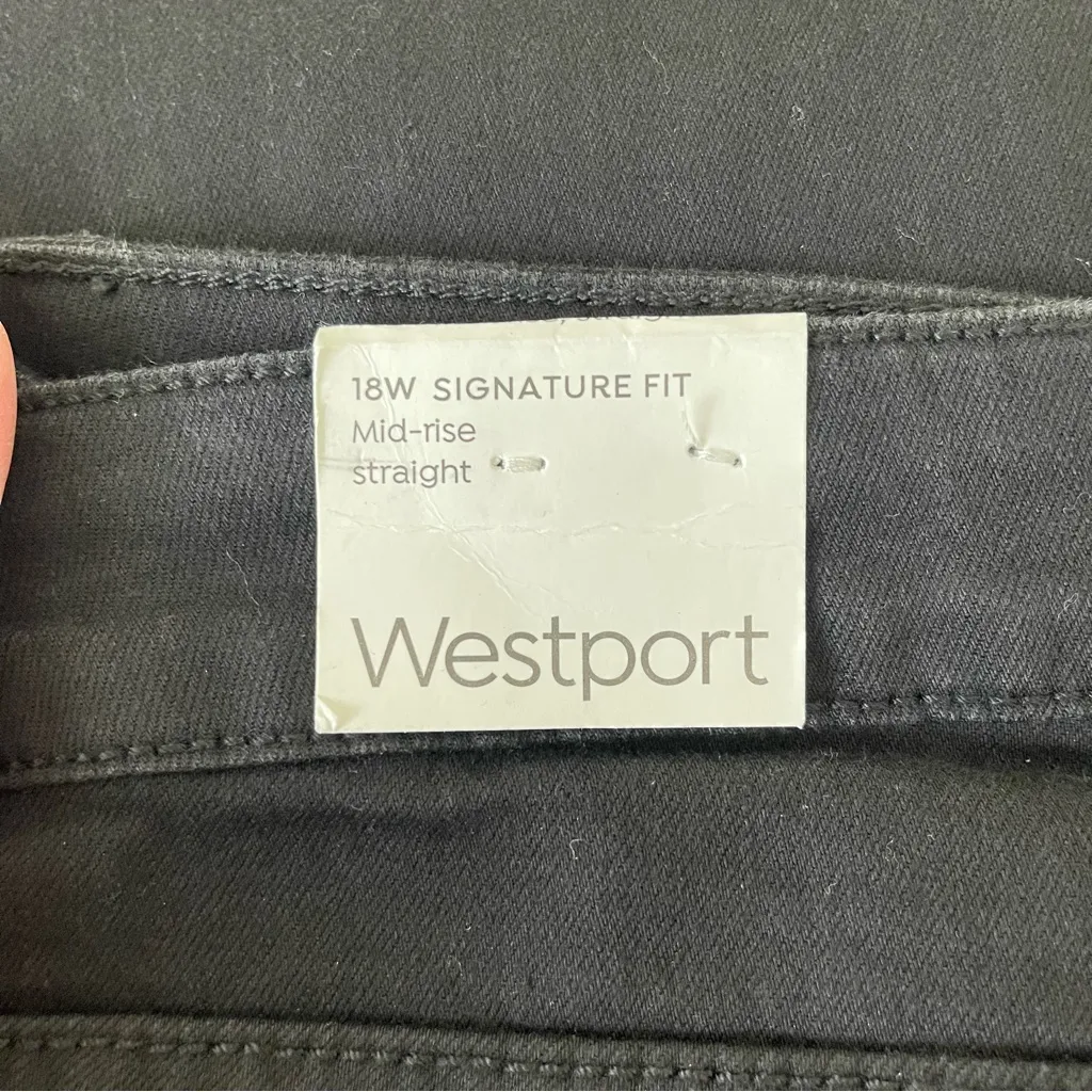 NWT Westport Mid-Rise Straight Leg Signature Fit Black Embellished Jeans 18W - Image 12