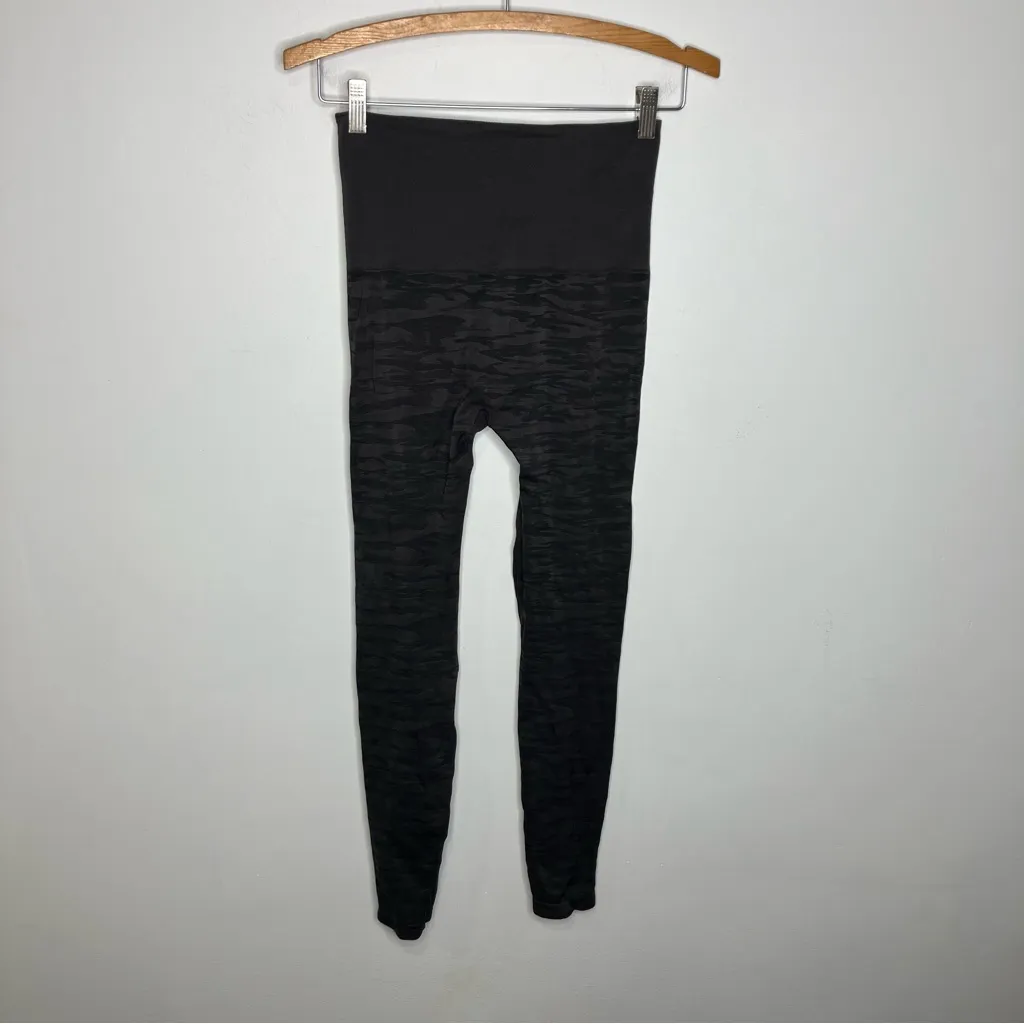 Assets by Spanx gray camo seamless leggings women’s size large shapewear casual‎ - Image 4