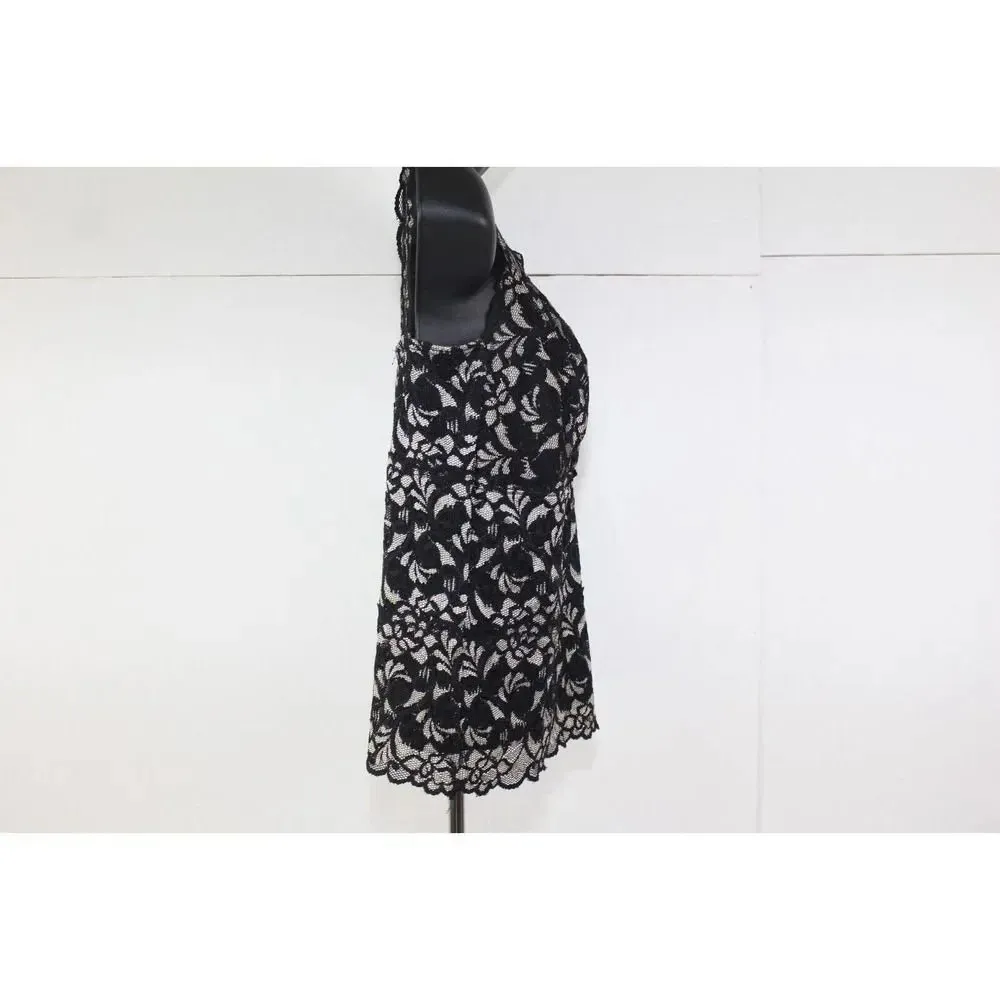 White Black House Market ladies crop top size M - Image 3